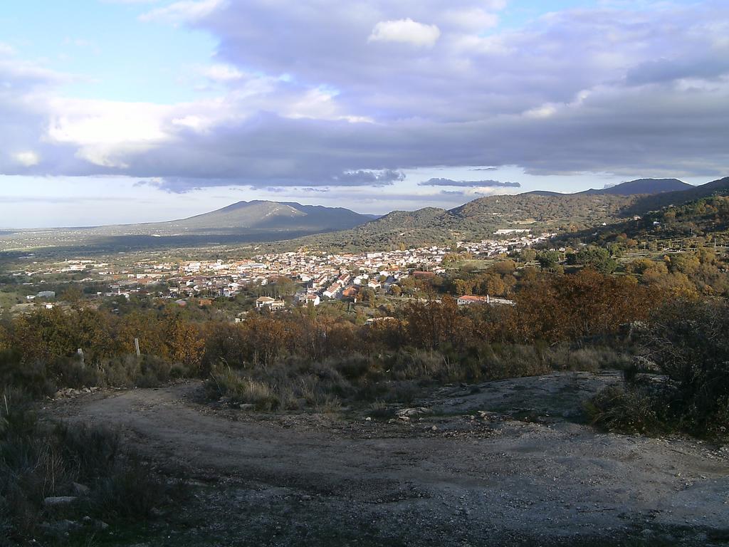 Alojamiento CR Cuatro Caminos San Pablo de los Montes Exterior foto